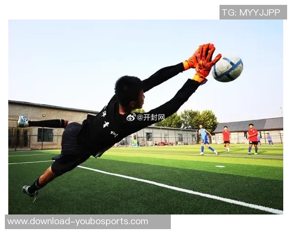 我们想踢足球的梦想与热情在绿茵场上绽放